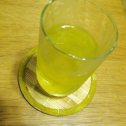 今朝、お湯は沸かさず水のままで作って、夜飲んでみました
お茶の苦みや渋みがなく、甘みだけが感じられる、美味しい緑茶ができました
ご馳走様でした